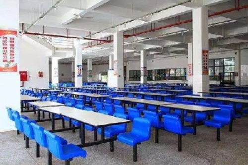 学校食堂.jpg